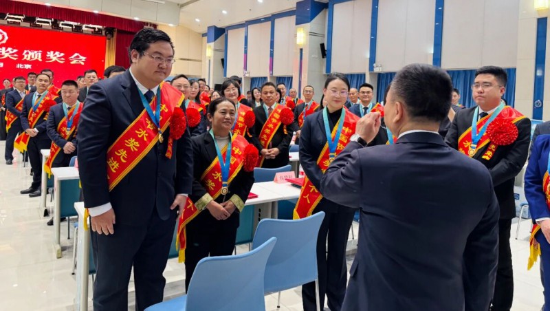 李国英亲切会见中国节水奖获奖代表，，，，，王浩宇作互换讲话
